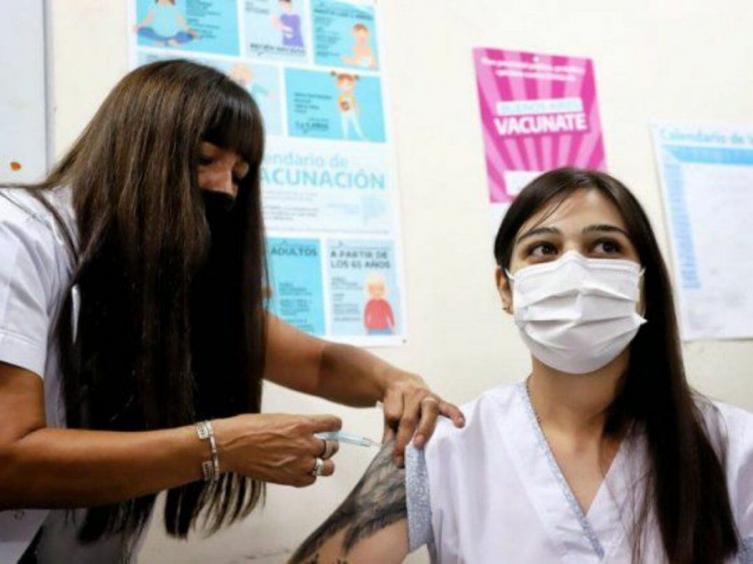 Según Rusia, 1,5 millones de personas ya recibieron la vacuna 