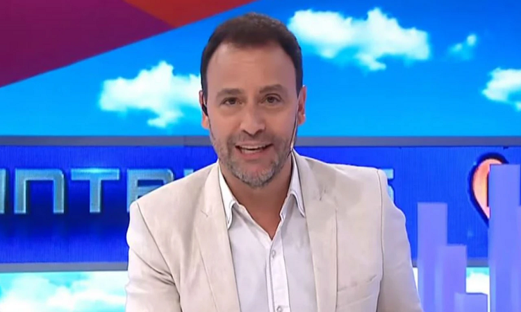 Adrián Pallares se va de A24
