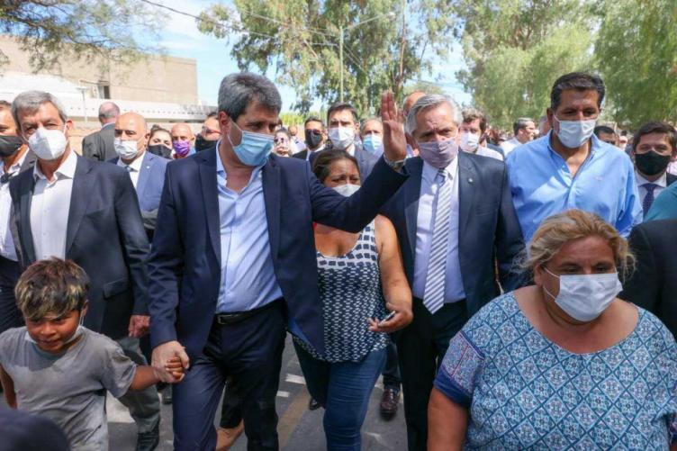 Alberto Fernández recorrió algunas de las zonas afectadas por el terremoto