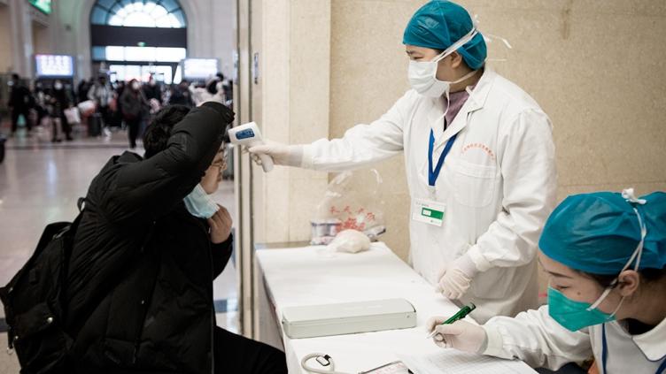China: un equipo de la OMS visita el hospital de los primeros casos