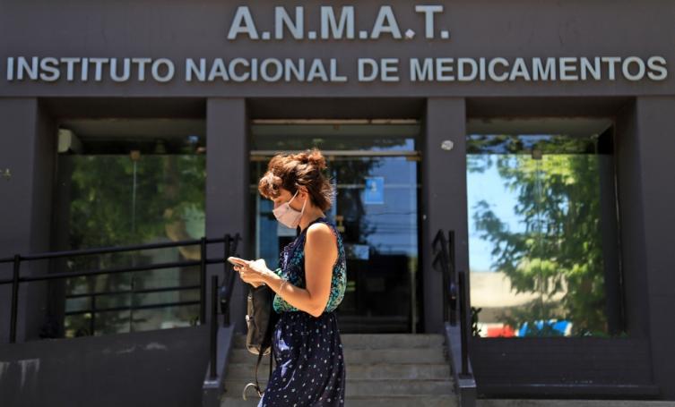 La ANMAT comenzó a analizar la vacuna china de Sinopharm