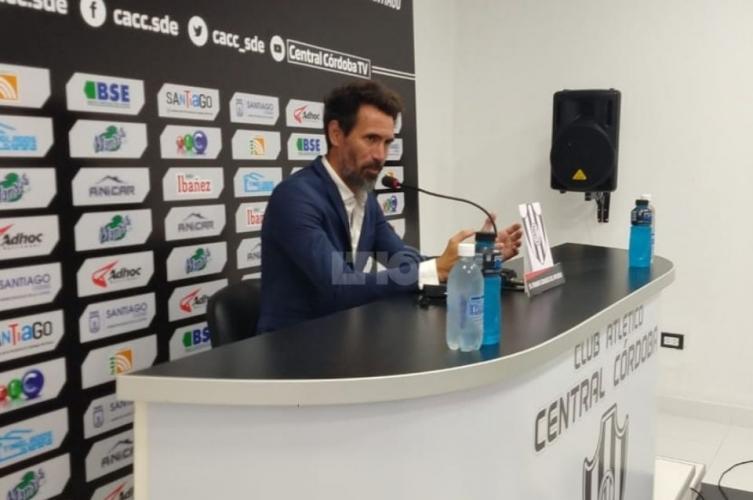 Eduardo Domínguez le pasó factura a la dirigencia en la conferencia