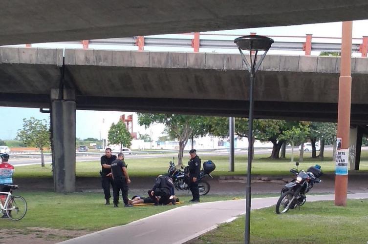 Dos hombres cayeron del Puente Oroño y uno de ellos está grave