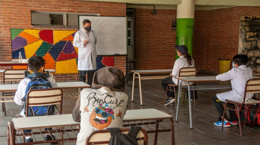 Tras 11 meses, vuelven las clases presenciales en cuatro distritos