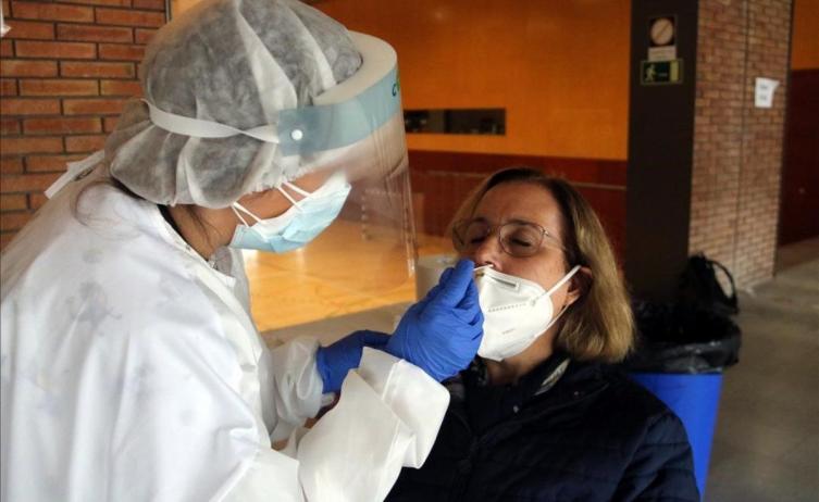 Covid: Casi 500 casos nuevos y 10 fallecidos