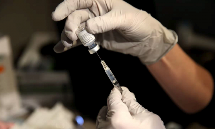 ¿Las personas vacunadas pueden transmitir el coronavirus?