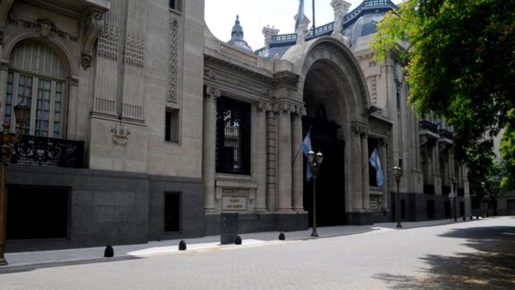 Malvinas: firman acuerdos para identificar los restos de soldados caídos 