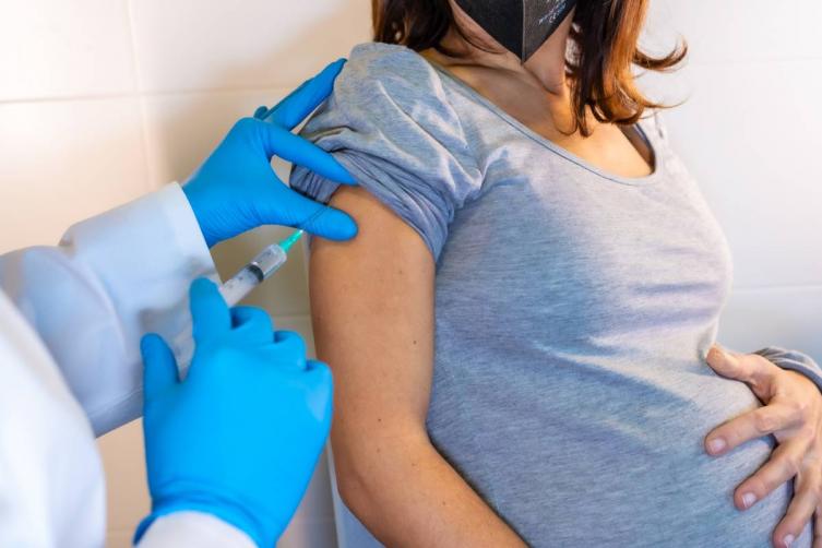 ¿Puedo vacunarme si estoy embarazada? Cinco dudas sobre las vacunas