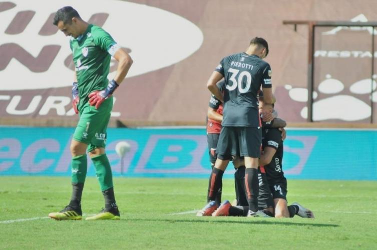 Colón lo dio vuelta y es más puntero que nunca en la Zona A