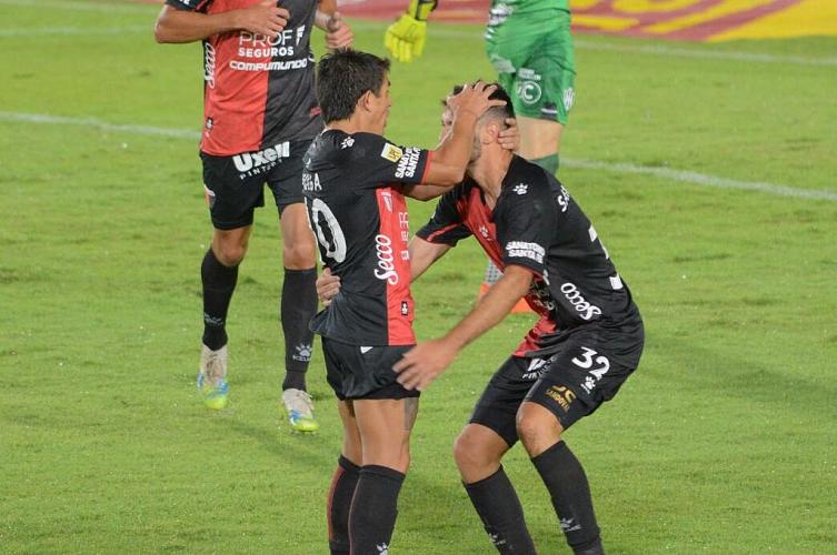 Colón quiere afianzar su liderazgo en Santa Fe