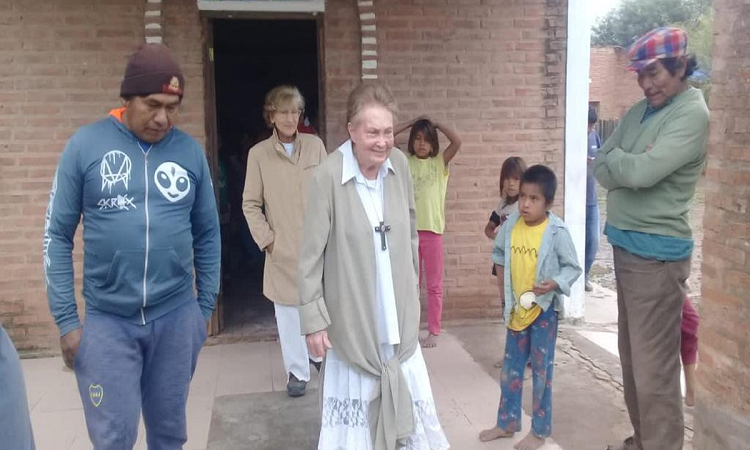 La “Madre Teresa Argentina” que a los 82 años esparce solidaridad en todo el país