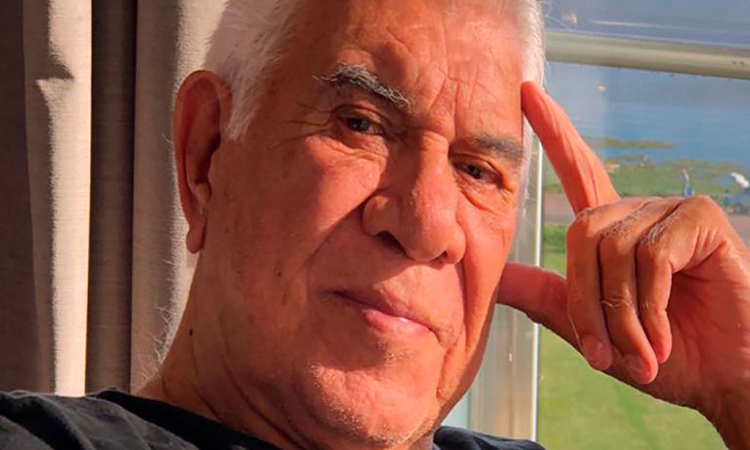 El rosarino Raúl Lavié: cantó para Lady Di y es amigo de Anthony Quinn