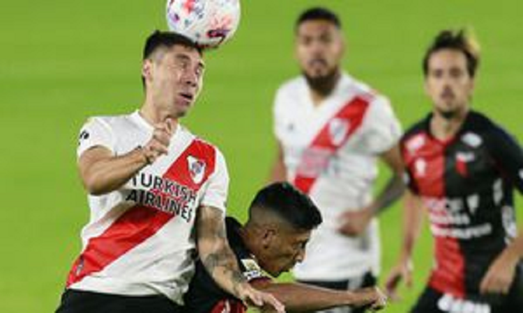 Digno papel para un Colón que siempre fue cuesta arriba, ganó River 3 a 2