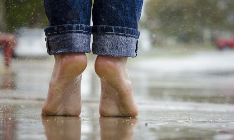 Dolor de pies: ejercicios fáciles que lo calman