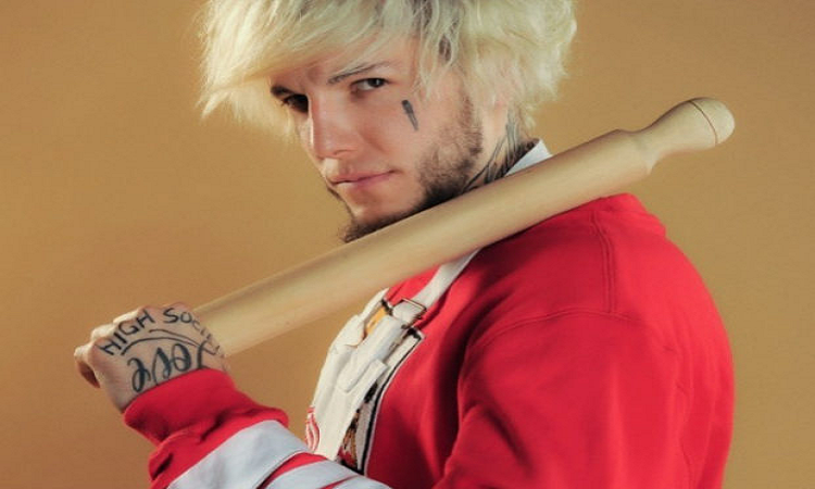 El último alocado look de Alex Caniggia