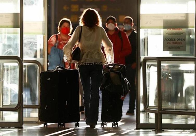 Francia impondrá cuarentena de diez días a viajeros que lleguen de la Argentina