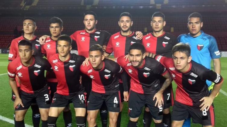 Colón enfrenta a Godoy Cruz y busca acercarse a la clasificación