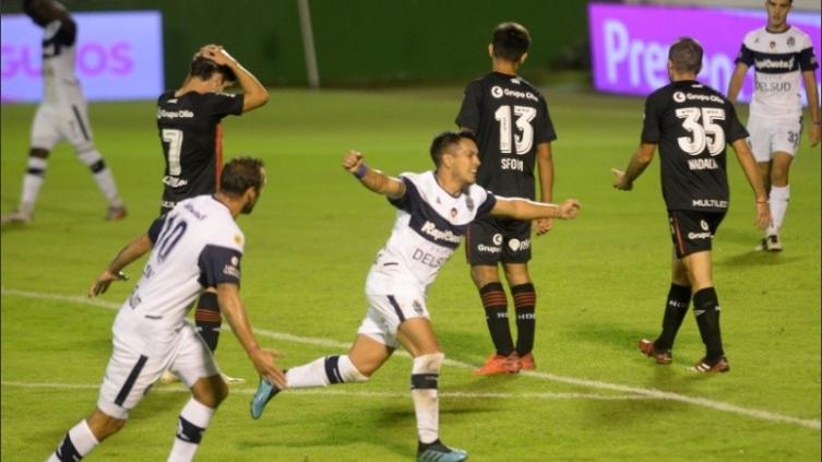 Gimnasia dejó al Newell's de Burgos sin invicto