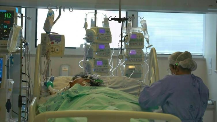 Más de la mitad de las personas internadas en terapia son menores de 60