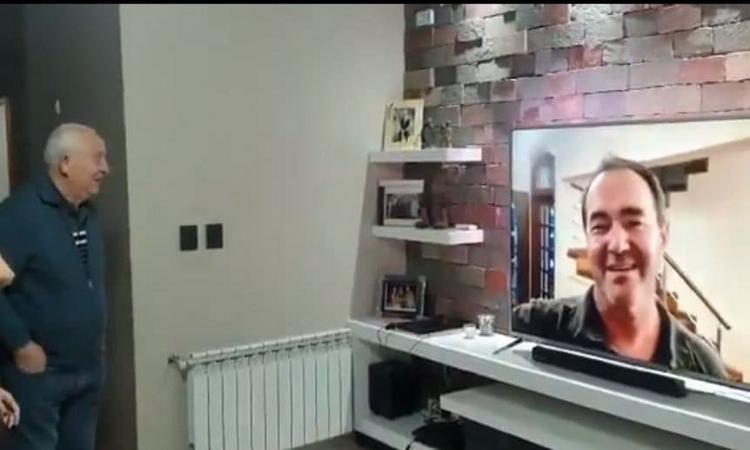 La emoción de un abuelo por el saludo del Gurí Martínez