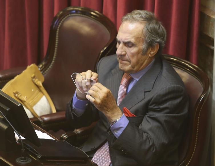 Internaron al senador nacional Carlos Reutemann