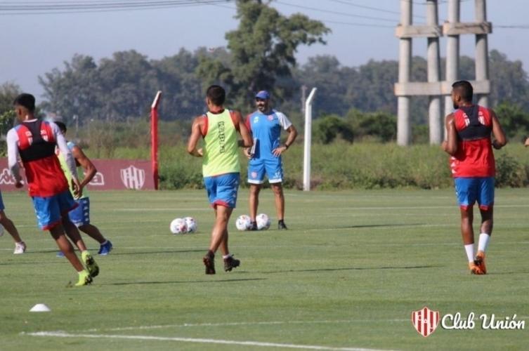 Las dudas que mantiene Azconzábal para visitar a Colón