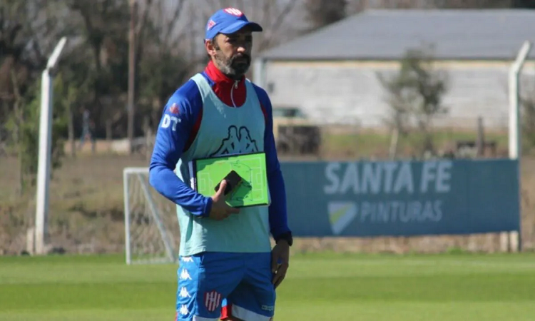 Azconzábal prioriza pensando en el futuro de Unión 