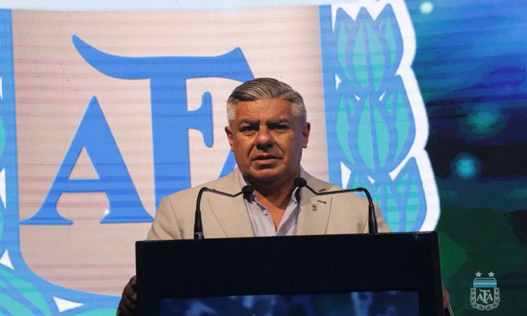Denuncia a Tapia y a la AFA por los contagios masivos en clubes