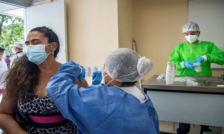 COVID-19: Argentina hará un estudio clínico para probar vacunas en pacientes con VIH