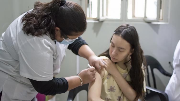 La provincia comenzó con la vacunación en instituciones de salud mental