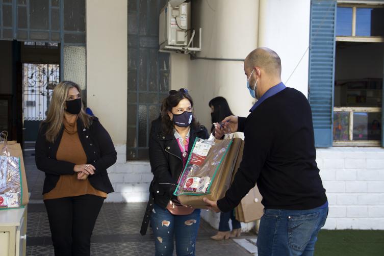 El FAE comenzó la entrega de libros a jardines y Estaciones