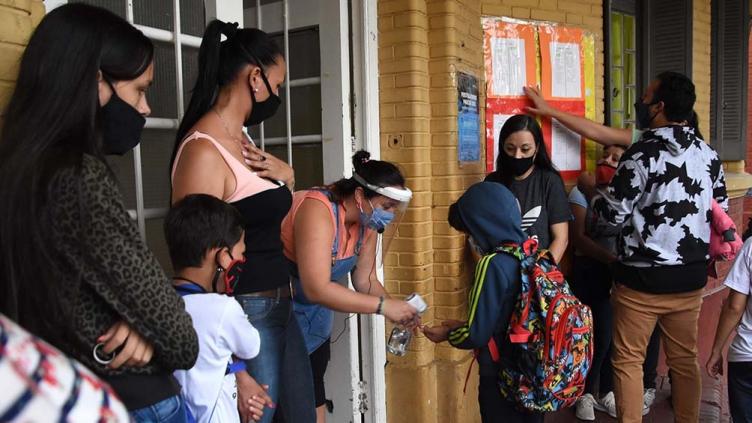 Córdoba: Suspenden las clases presenciales  por el aumento de casos