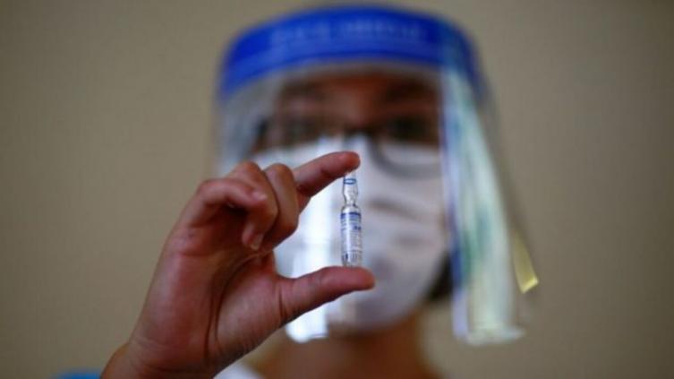 Escándalo sanitario en Colombia: personas fallecidas figuran como vacunadas