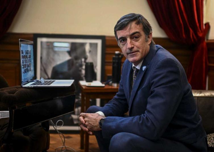 Esteban Bullrich anunció que no cobrará el 40% de aumento