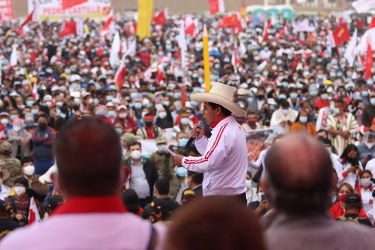 Pedro Castillo se proclama ganador en Perú