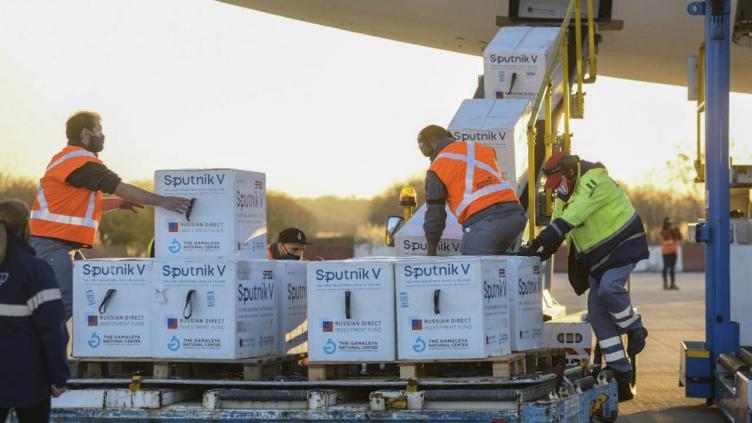 Las provincias reciben casi medio millón de dosis de Sputnik V
