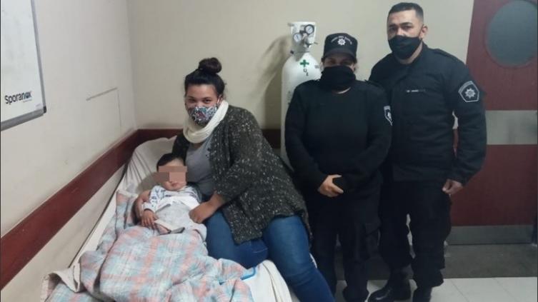 Policías asistieron y salvaron a un nene que se descompensó
