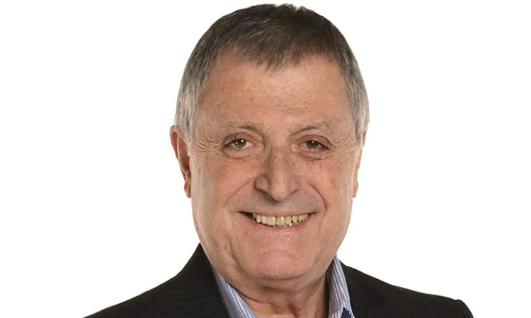 Gino Renni: analizan realizarle una traqueotomía