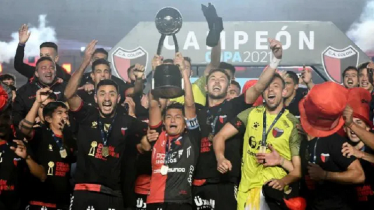 Colón: Iniciativa para que el hincha pueda fotografiarse con la Copa