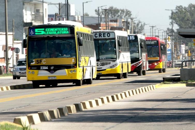 Desde las 13, paran los colectivos urbanos e interurbanos