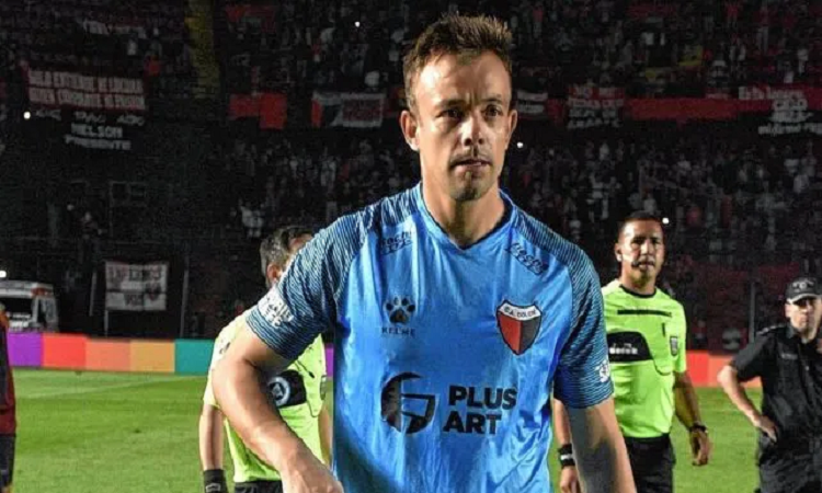 Leonardo Burián todavía no firmó con Colón