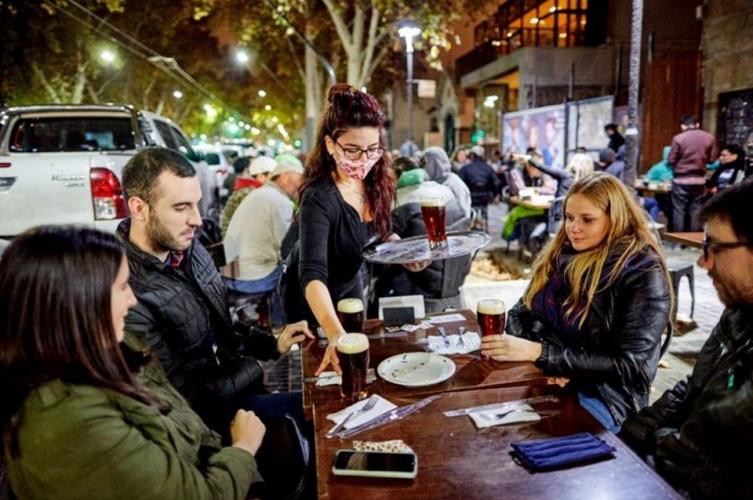 Gastronómicos piden trabajar hasta la medianoche para el Día del Amigo