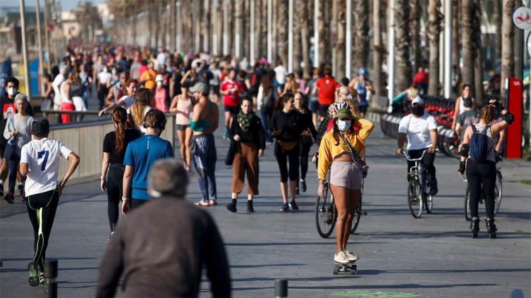 Covid: Vuelve el toque de queda a Barcelona y a otros lugares turísticos