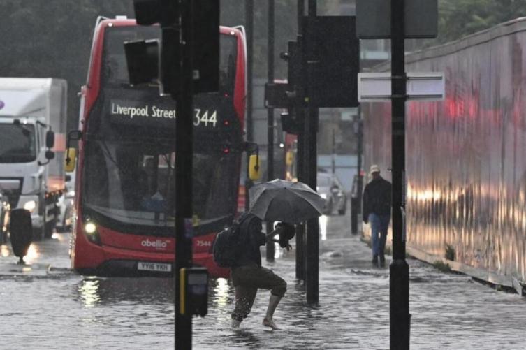 Intensas lluvias dejaron parte de Londres bajo el agua