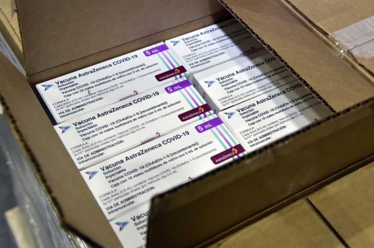 Llegaron más de 800.000 vacunas de AstraZeneca