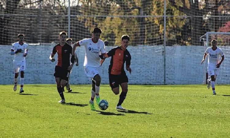 Reserva: Colón obtuvo un valioso triunfo ante Huracán  