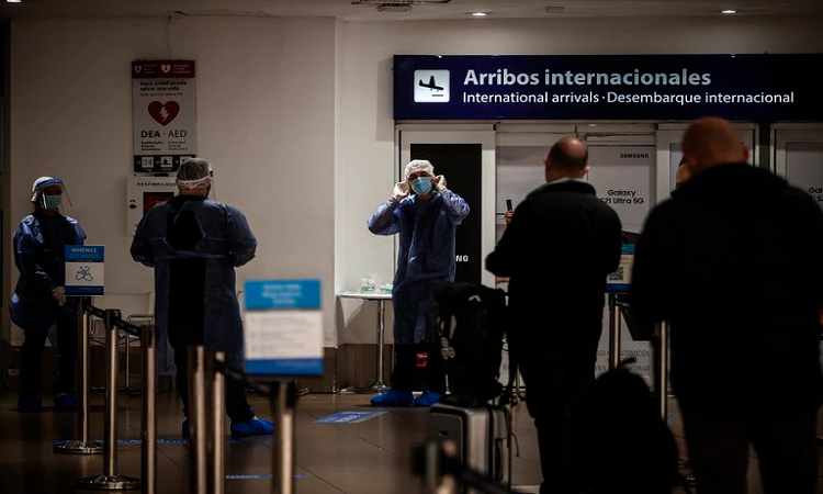 Cierre de fronteras: detalles de los vuelos autorizados para agosto y los varados 