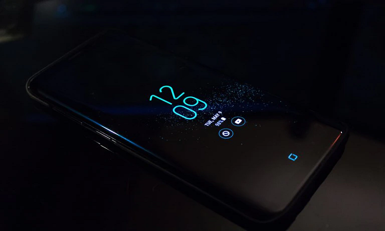 El modo oscuro de los celulares no ahorra tanta energía