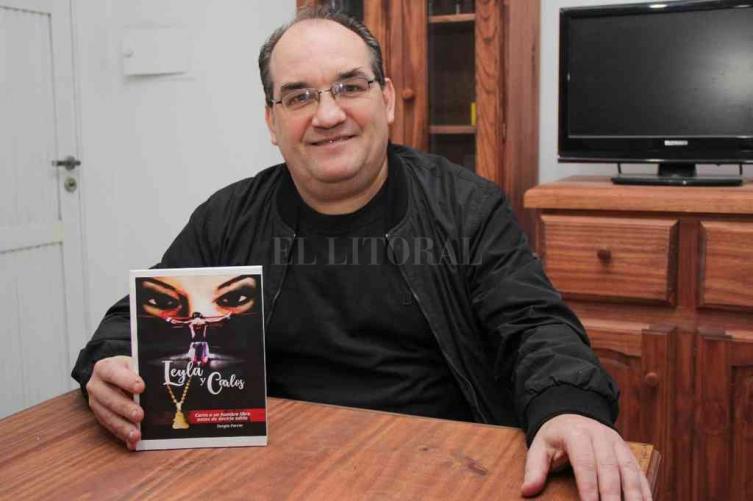 El escritor santafesino Sergio Ferrer presentó 