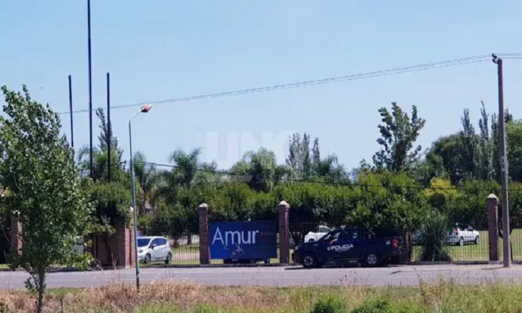 Barras de Colón fueron demorados por apriete a jugadores del club